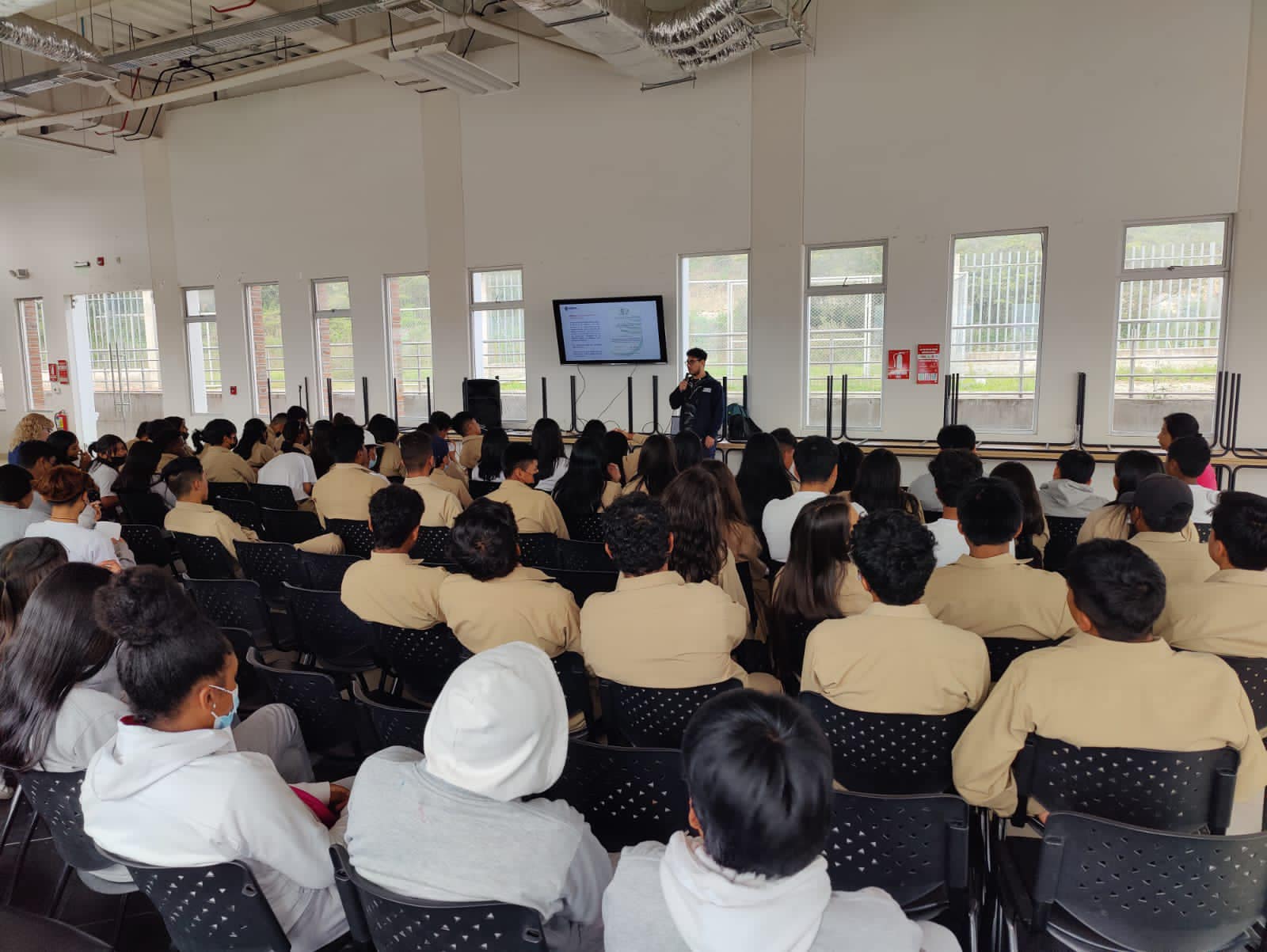 CHARLAS DE SOCIALIZACIÓN A UNIDADES EDUCATIVAS DE URCUQUÍ